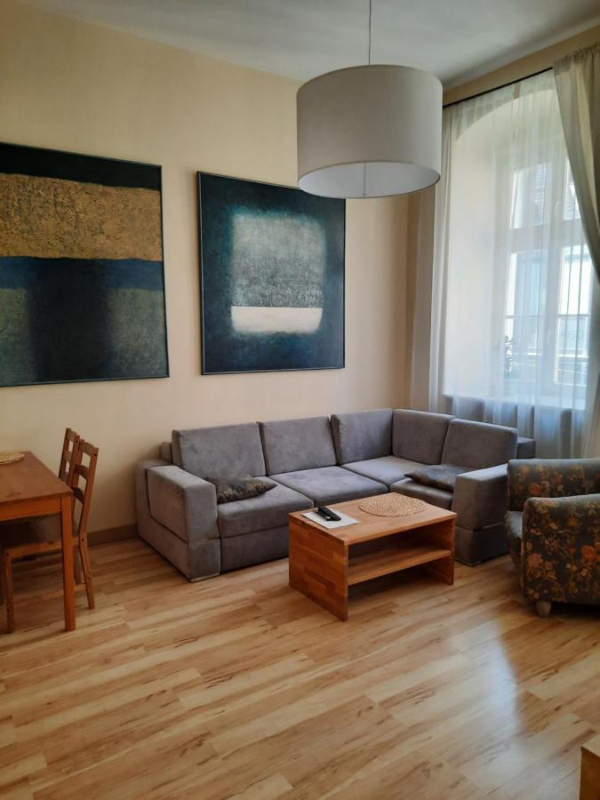 Apartment Good Night In - Aries *