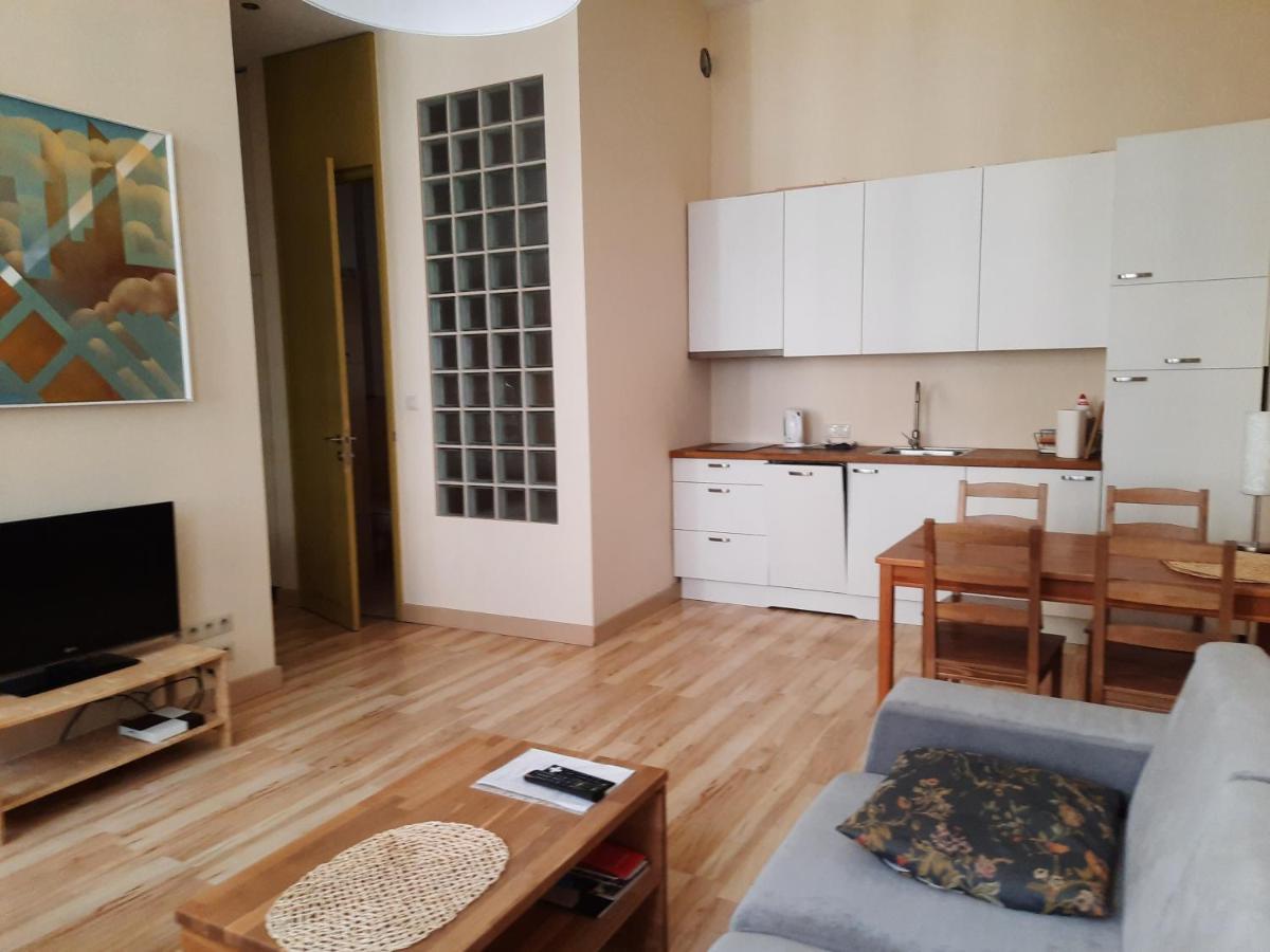 Apartment Good Night In - Aries Breslau
