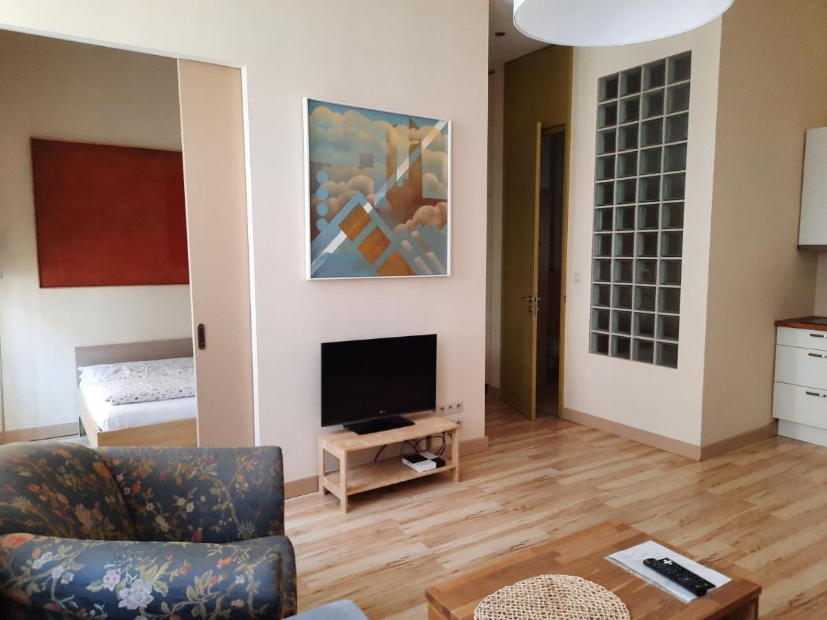 Apartment Good Night In - Aries *
